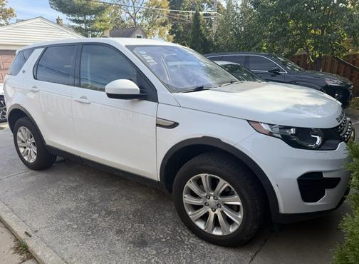 White 2019 Land Rover Discovery Sport SE