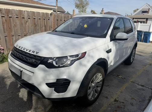 White 2019 Land Rover Discovery Sport SE