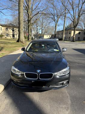 Photo 3 of 6 of 2018 BMW 320 i xDrive