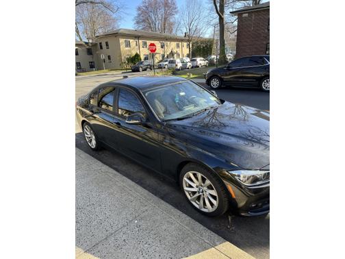 Photo 4 of 6 of 2018 BMW 320 i xDrive