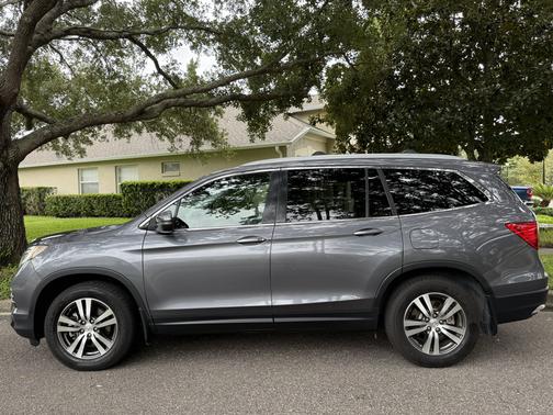 Gray 2016 Honda Pilot EX-L