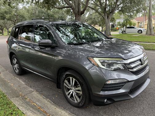 Gray 2016 Honda Pilot EX-L