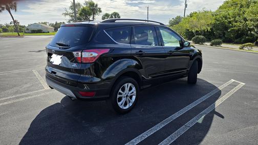 Black 2018 Ford Escape SE