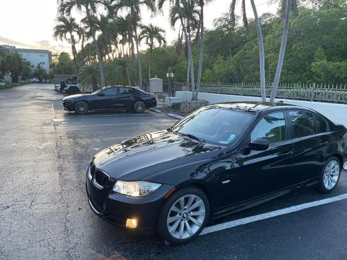 Black 2011 BMW 328 i
