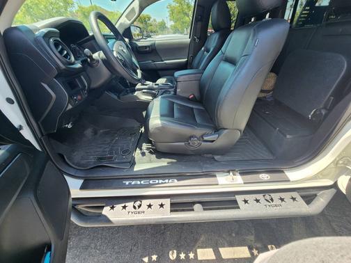 2016 Toyota Tacoma SR