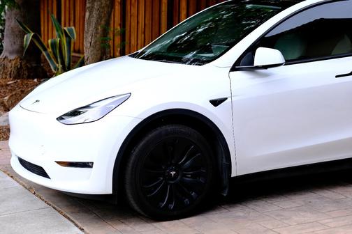 White 2023 Tesla Model Y Long Range