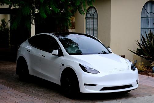 White 2023 Tesla Model Y Long Range