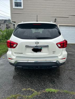 White 2018 Nissan Pathfinder SV