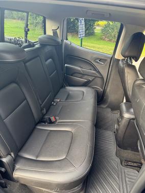 Black 2016 GMC Canyon SLT