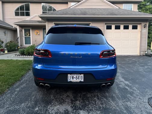 Blue 2017 Porsche Macan Macan S