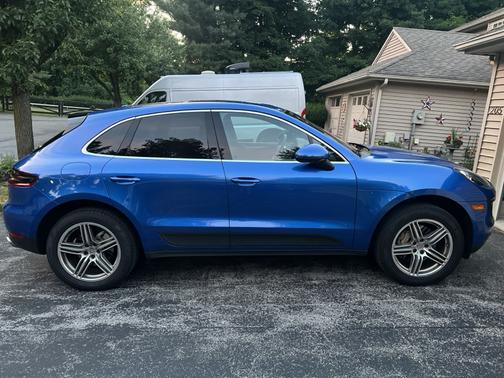 Blue 2017 Porsche Macan Macan S