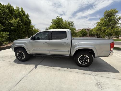 2017 Toyota Tacoma SR5