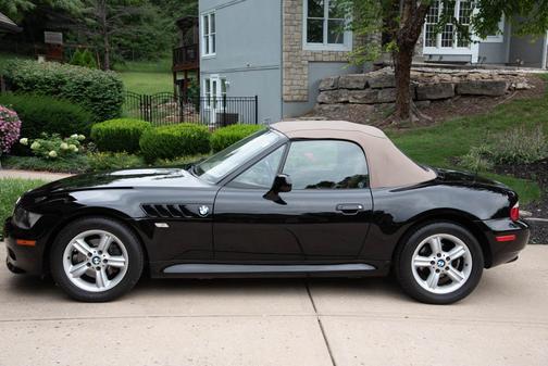Black 2001 BMW Z3 2.5i Roadster