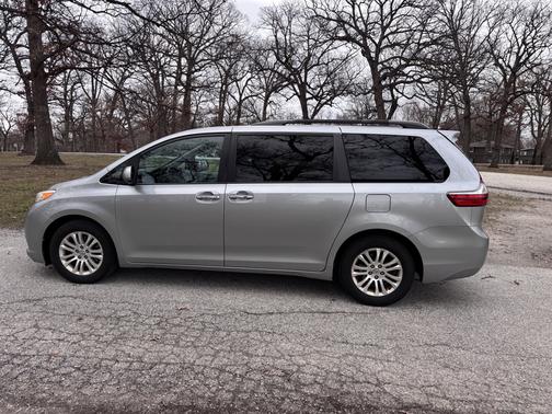 2016 Toyota Sienna XLE