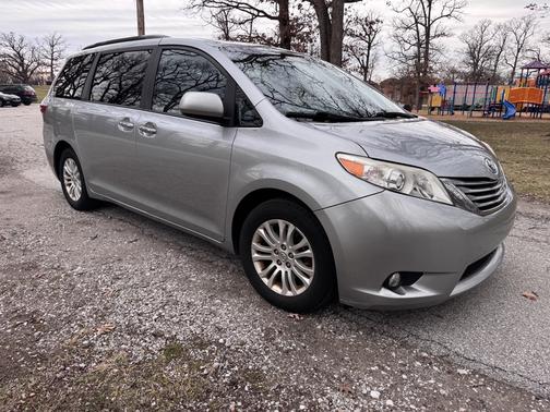 2016 Toyota Sienna XLE
