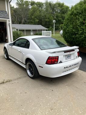 2001 Ford Mustang Premium