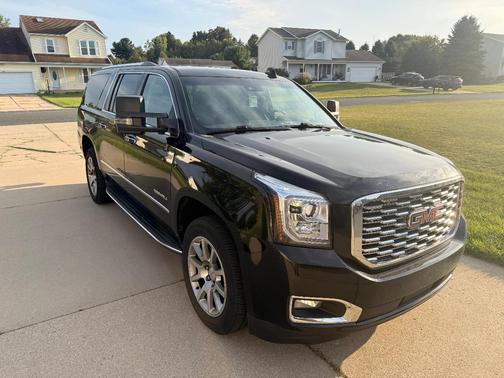Black 2020 GMC Yukon XL Denali