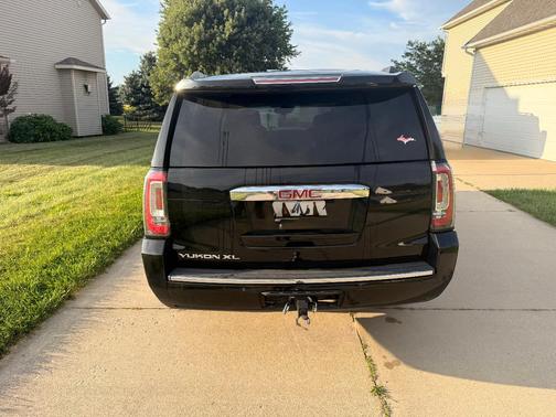 Black 2020 GMC Yukon XL Denali