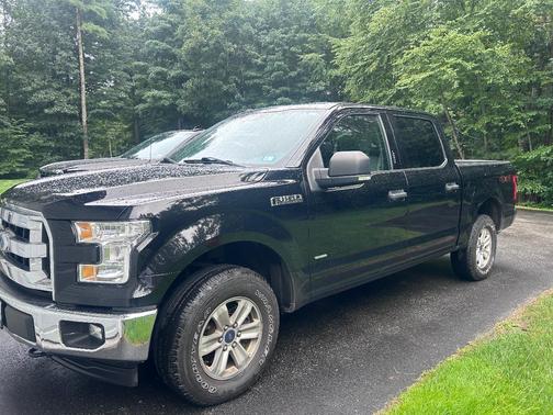 Black 2017 Ford F-150 XLT
