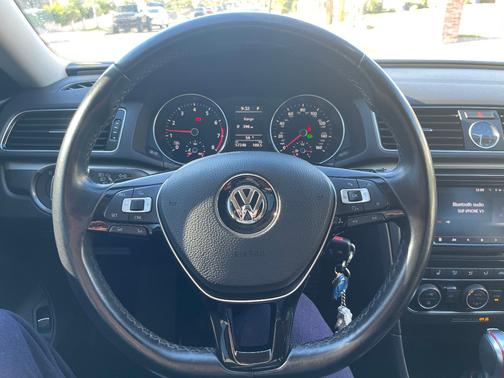 2017 Volkswagen Passat 1.8T R-Line w/Comfort