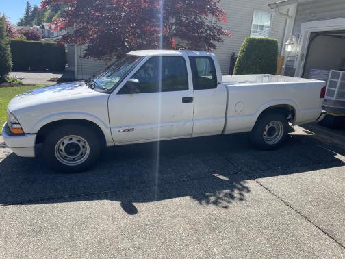 2000 Chevrolet S-10 LS Extended Cab