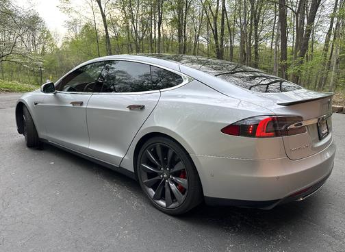 Gray 2014 Tesla Model S P85D