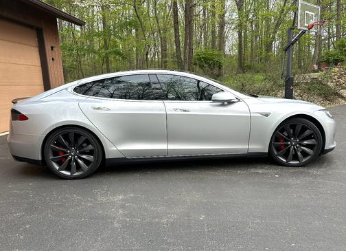 Gray 2014 Tesla Model S P85D
