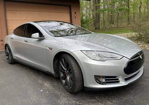 Gray 2014 Tesla Model S P85D