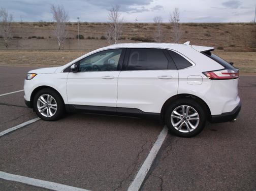 White 2019 Ford Edge SEL