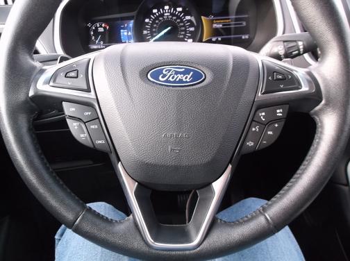 White 2019 Ford Edge SEL