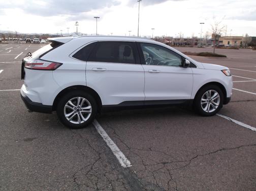 White 2019 Ford Edge SEL
