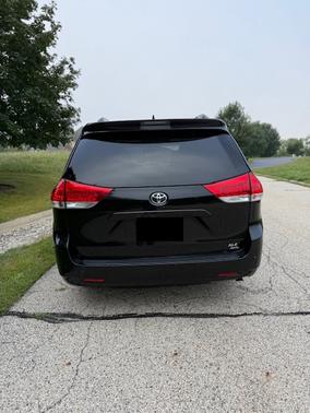 2011 Toyota Sienna XLE