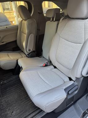 2023 Toyota Sienna LE