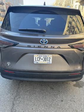 2023 Toyota Sienna LE