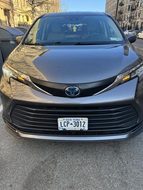 2023 Toyota Sienna LE