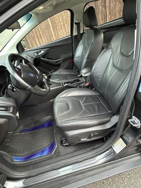 Gray 2016 Ford Focus SE