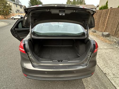 Gray 2016 Ford Focus SE