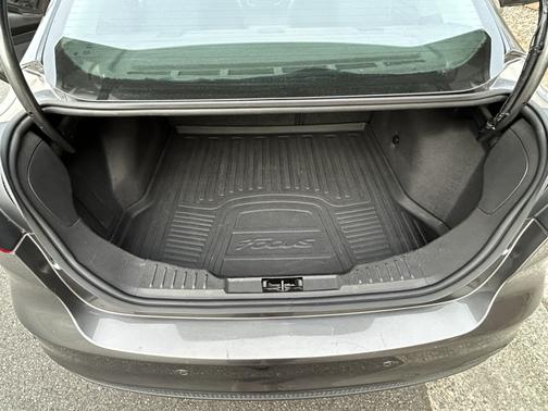 Gray 2016 Ford Focus SE