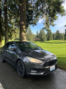 Gray 2016 Ford Focus SE