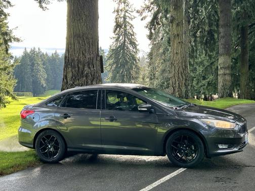Gray 2016 Ford Focus SE
