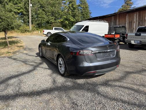 2016 Tesla Model S 70D