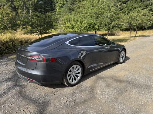 2016 Tesla Model S 70D