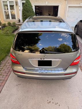 Gray 2011 Mercedes-Benz R-Class R 350 4MATIC