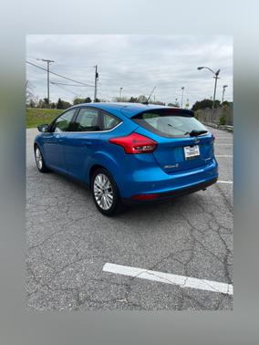 Photo 2 of 25 of 2017 Ford Focus Titanium