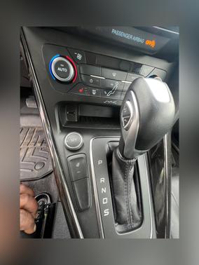 Photo 5 of 25 of 2017 Ford Focus Titanium