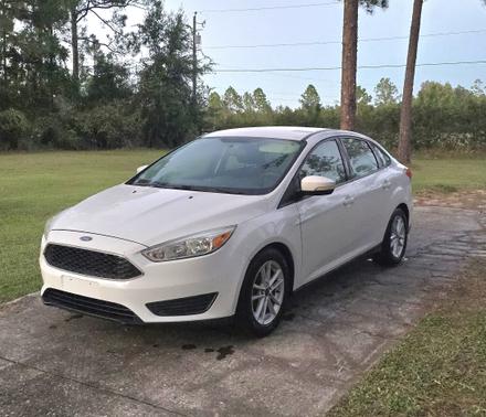 White 2015 Ford Focus SE