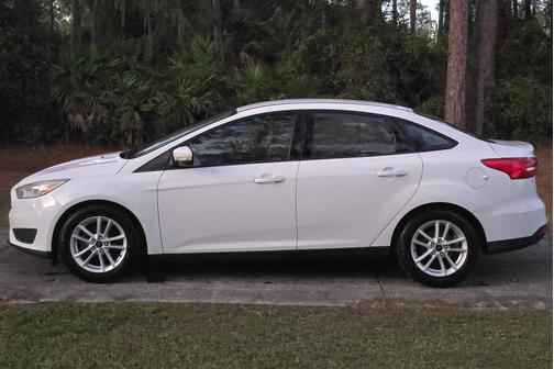 White 2015 Ford Focus SE