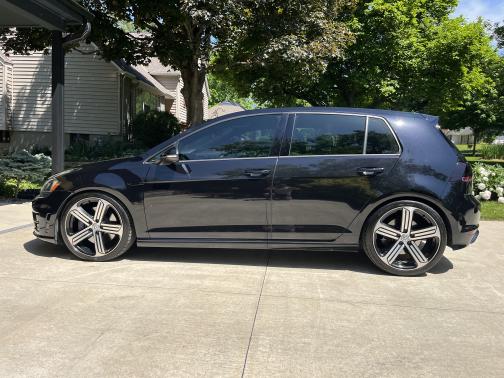 2016 Volkswagen Golf R 4-Door