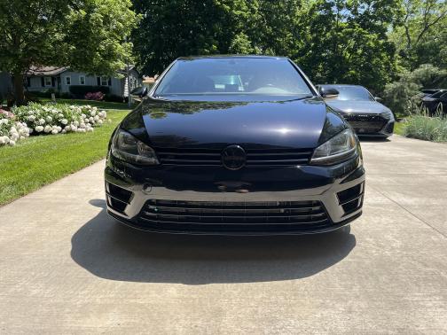 2016 Volkswagen Golf R 4-Door