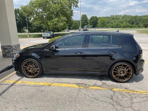 2016 Volkswagen Golf R 4-Door